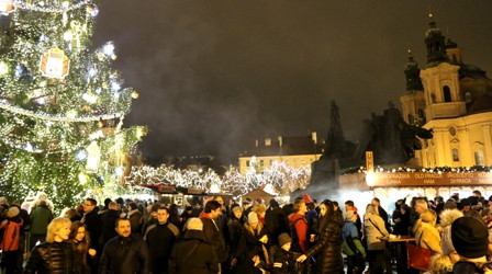 Quảng trường Staromestske đông nghịt người dịp lễ năm mới, chủ yếu là du khách nước ngoài. Ảnh: Trần Quang Vinh - P/v TTXVN tại CH Séc.