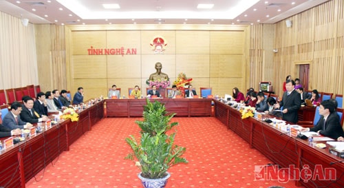 Toàn cảnh buổi làm việc giữa đồng chí Bộ trưởng Bộ Xây dựng và các đồng chí lãnh đạo tỉnh.