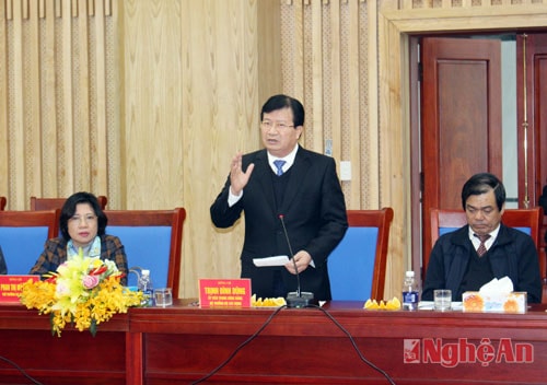 Đồng chí Trịnh Đình Dũng - Ủy viên Trung ương Đảng, Bộ trưởng Bộ Xây dựng phát biểu nhấn mạnh Nghệ An cần cụ thể hóa các quy hoạch.