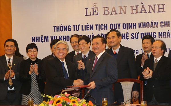 Lãnh đạo Bộ Tài chính và Bộ Khoa học và Công nghệ ký Thông tư liên tịch số 27/2015/TTLT/BKHCN-BTC - 