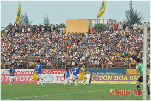 Mùa giải 2015, cùng với Hoàng Anh Gia Lai, SLNA trình làng lứa cầu thủ trẻ nhất V.League, các trận đấu có SLNA và HAGL đều thu hút đông đảo khán giả đến sân