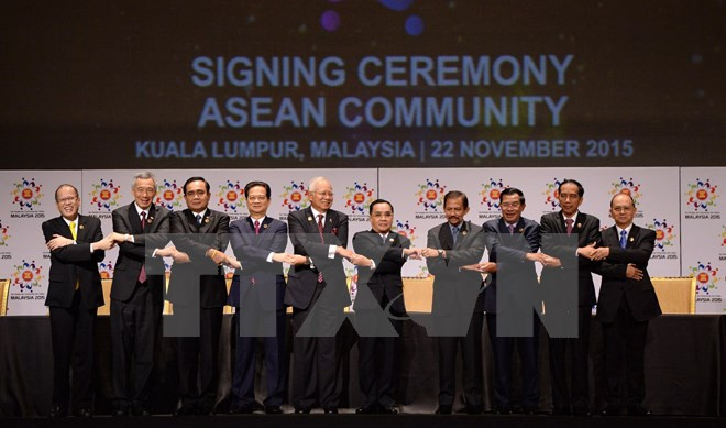 Các nhà lãnh đạo ASEAN tham gia ký 