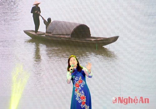 Những ca khúc ca ngợi cảnh sắc quê hương xứ Nghệ nhận được sự hưởng ứng của đông đảo khán giả.