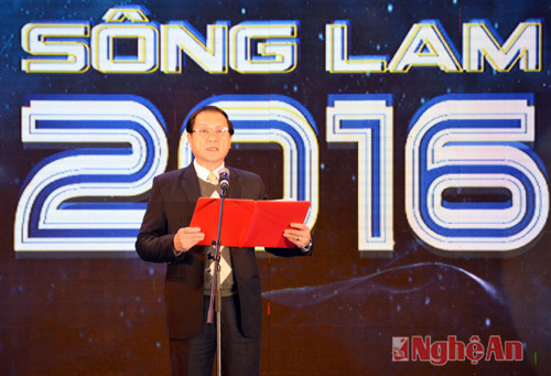 Đồng chí Lê Minh Thông - Ủy viên Ban Thường vụ Tỉnh ủy, Phó Chủ tịch UBND tỉnh khẳng định ý nghĩa đặc biệt của chương trình nghệ thuật 