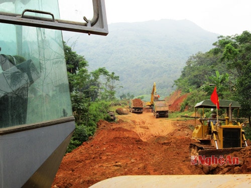 Đơn vị thi công đường Tây Nghệ An đoạn qua địa bàn xã Tri Lễ (Quế Phong)