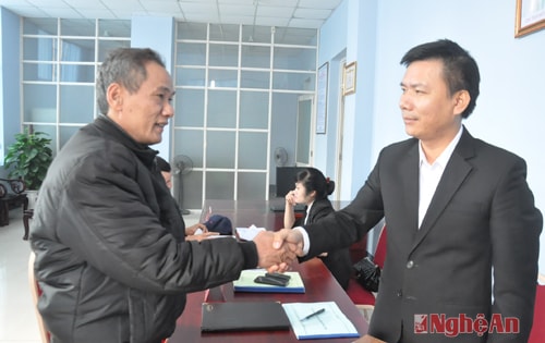 Sau khi được tư vấn, người dân phấn khởi ra về