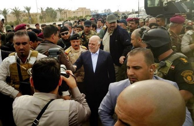 Thủ tướng Iraq Haider al-Abadi đã tới thăm thành phố Ramadi thủ phủ tỉnh Anbar, một ngày sau khi quân đội chính phủ tuyên bố giải phóng thành phố này khỏi tay tổ chức Nhà nước Hồi giáo (IS) tự xưng.