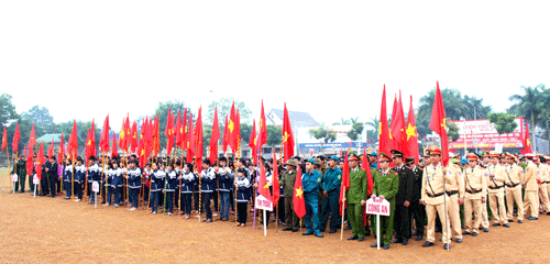 Đông đảo cán bộ công nhân viên, học sinh huyện Nghĩa Đàn tham gia lễ phát động -Ảnh: Thái Trường