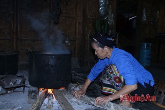 Bà Phương cho biết: Món moọc chỉ nấu trong vòng 1h30’ là vừa chín. Nếu nấu lâu moọc sẽ trở nễu nhõa và mất ngon.