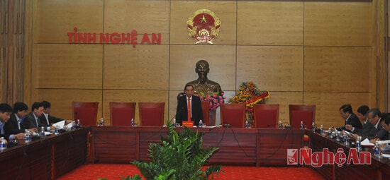 Đại diện các sở ngành cấp tỉnh và doanh nghiệp tham gia buổi họp bàn chuẩn bị cho lễ phát động ủng hộ người nghèo ăn Tết Bính Thân