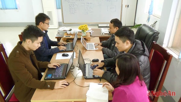 Đội kỹ thuật Báo Nghệ An tiến hành xây dựng hệ thống Thư viện nội bộ.