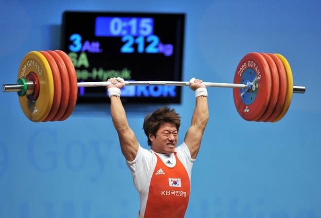 Jae-Hyouk giành HCV nội dung cử tạ hạng 77 kg tại Olympic 2008. Ảnh: Yahoo.com.