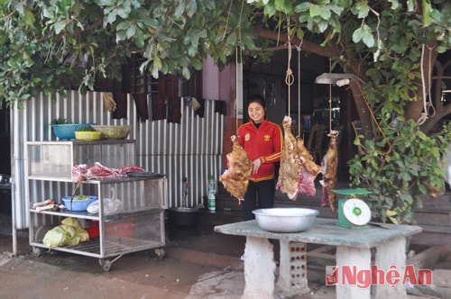 Thịt me Nam Nghĩa bày bán tại nhà.