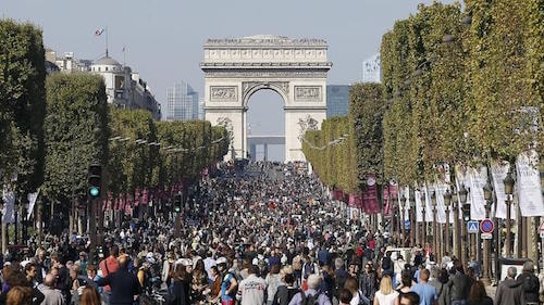 «Ngày không xe cộ» tổ chức trên Đại lộ Champs Élysées hôm 27/9/2015. Ảnh: AFP