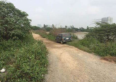 Chiếc xe ô tô bị đánh cắp được lực lượng chức năng phát hiện tại vệ đường thuộc phường Kiến Hưng.