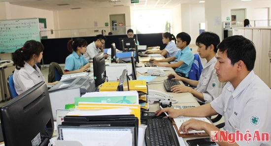Các kỹ sư và cử nhân làm việc ở nhà máy BSE (Khu kinh tế Đông Nam)