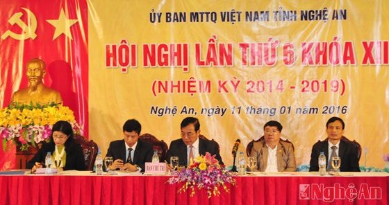 Các đồng chí chủ trì hội nghị