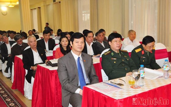 Các đồng chí lãnh đạo tỉnh và các ban, ngành tham dự hội nghị