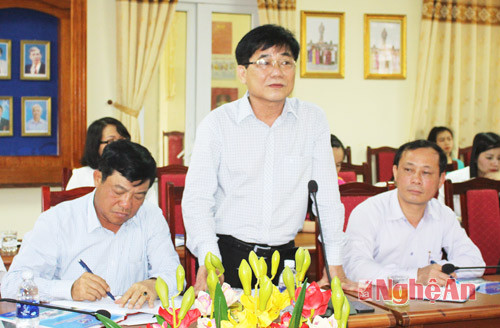 Phó giám đốc Sở Văn hóa Thể thao & Du lịch Phạm Tiến Dũng cho rằng trường cần quan tâm nâng cao chất lượng đội ngũ giáo viên. 
