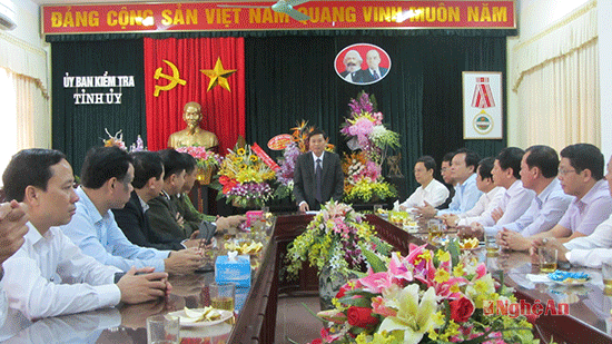 Đồng chí Lê Hồng Vinh-Ủy viên BTV Tỉnh ủy phát biểu nhận nhiệm vụ