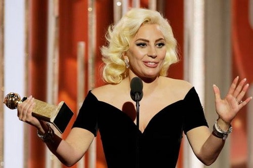  Lady Gaga trên bục nhận giải Quả Cầu Vàng.