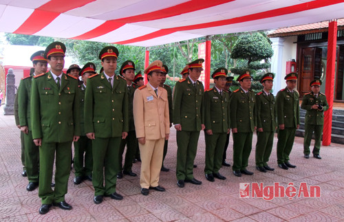  Công an huyện Quỳ Hợp dâng hoa, dâng hương lên cố Bộ trưởng Trần Quốc Hoàn.