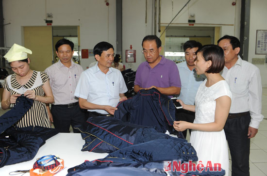 Lãnh đạo huyênj Diễn Châu đi thăm nhà máy may Namsung Vina