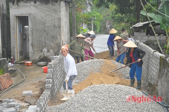 Người dân thôn Phủ Yên tháo dỡ tường bao làm đường giao thông vào đến tận từng hộ gia đình