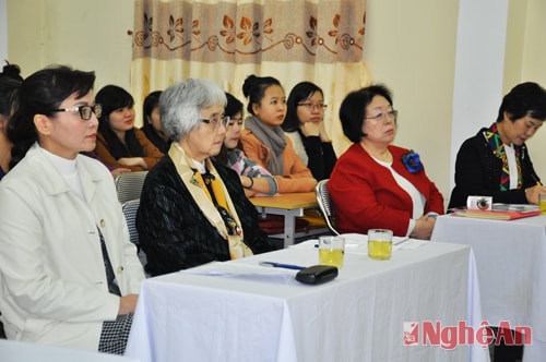 Các đại biểu tham dự lễ bế giảng lớp học.