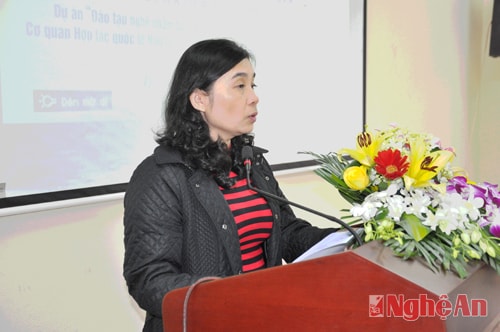 Bà Lê Thị Hương Giang - Giám đốc Trung tâm dạy nghề - xúc tiến việc làm đánh giá chương trình đào tạo nghề cho các lao động nữ