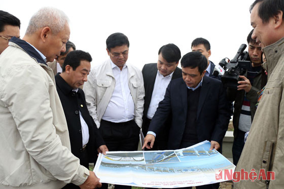 Đoàn kiểm tra địa điểm xây dựng Công trình cống ngăn mặn Sông Lam