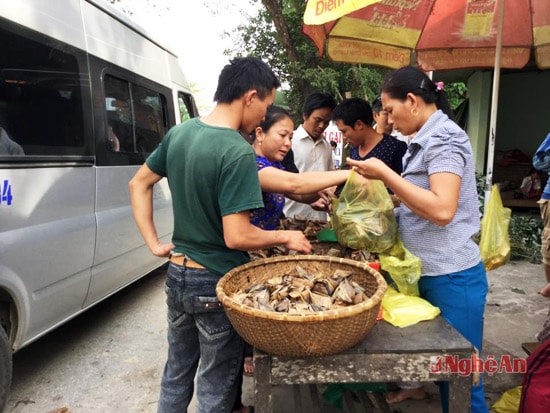 Chiếc bánh gai xứ Dừa theo chân du khách tòa đi khắp nhiều nơi