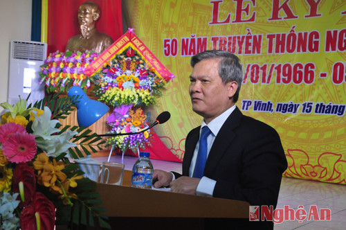 đồng chí Nguyễn Văn Thông - Ủy viên Trung ương Đảng - Phó trưởng Ban Nối chinh Trung ương phát biểu tại  hội nghị