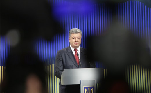 Tổng thống P.Poroshenko phát biểu tại cuộc họp báo ngày 14/1. Ảnh: Kyiv Post