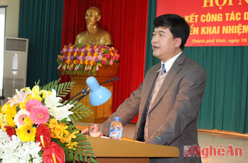 Đồng chí Nguyễn Hữu Sáng - Phó Bí thư Huyện ủy, Chủ tịch UBND huyện Anh Sơn trình bày tham luận về công tác dân vận chính quyền.
