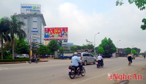 Một pa nô khác được bố trí ở đường Nguyễn Phong Sắc, TP Vinh.