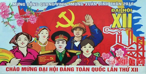 Còn nội dung tấm pa nô này thể hiện tinh thần đoàn kết của các dân tộc, các giới, độ tuổi trong xã hội 