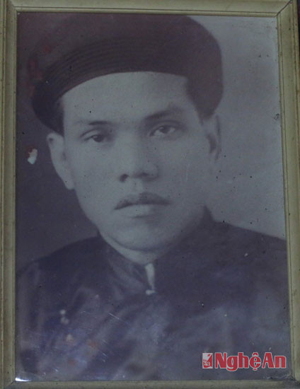 Di ảnh Lang Vi Năng, mất năm 1975. Theo gia quyến thì phủ Năng lúc mất hưởng thọ 78 tuổi. Cũng theo các con của ông thì Lang Vi Năng là người kế vị thứ 3 của Lang Văn Bằng và cũng là tri phủ cuối cùng của phủ Tương Dương. Ngoài ra trong dòng họ còn có 5 người làm tri huyện