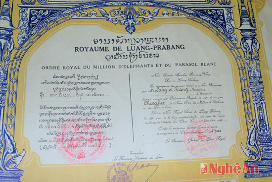 Năm 1941, Lang Vi Năng được quốc vường Luông Pha Bang ban chiếu khen và cấp chứng chỉ Triệu Voi hạng Trắng