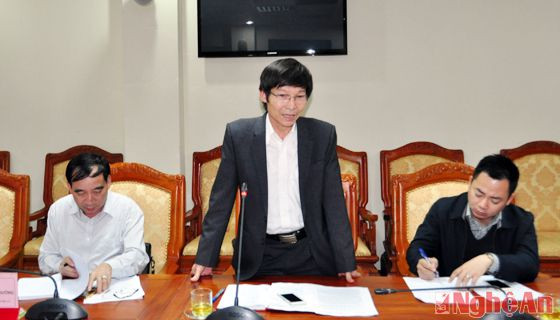 Phó Chánh văn phòng UBND tỉnh Võ Hồng Dương giải đáp một số nội dung được Thường trực và các Ban HĐND tỉnh nêu tại hội nghị thuộc thẩm quyền giải quyết của UBND tỉnh