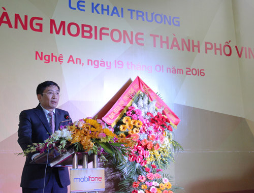 Ông Lê Quang Minh - Giám đốc Công ty Mobifone khu vực 6 phát biểu công bố khai trương cửa hàng.