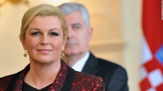 Bà Kolinda Grabar-Kitarović, 47 tuổi, là Tổng thống thứ 4 và đương nhiệm của Cộng hòa Croatia, đồng thời cũng là người phụ nữ đầu tiên nắm trọng trách này.