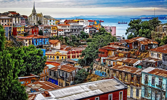 Là trung tâm văn hóa và nghệ thuật đường phố, thành phố Valparaiso của Chile, đôi khi còn được gọi là “Hòn ngọc Thái Bình Dương”, hấp dẫn nhiều du khách nhờ những kiến trúc mang tông màu sáng.