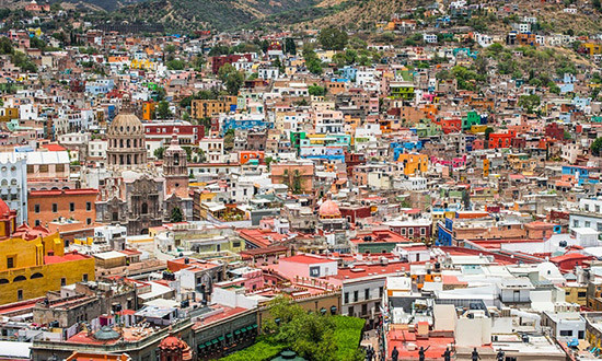 Là di sản thế giới được UNESCO công nhận, thành phố Guanajuato của Mexico là nơi cư ngụ của những dãy nhà mang màu sắc sáng sủa, đẹp mắt.