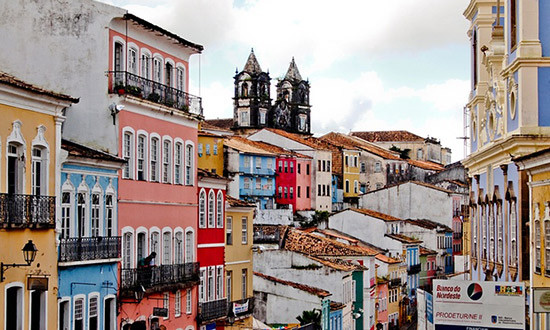 Cảnh sắc nội đô tại Pelourinho, một quận lâu đời của thành phố Salvador, Brazil và cũng là trung tâm văn hóa thế giới được UNESCO công nhận.