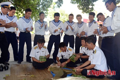 Sôi nổi hội thi gói bánh chưng ở đảo Nam Yết.