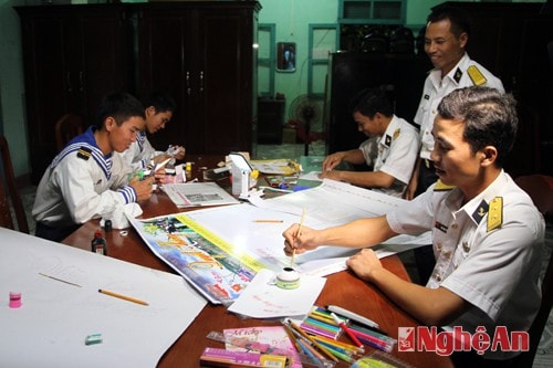 Đảo Sơn Ca làm báo tường chào mừng năm mới Bính Thân.