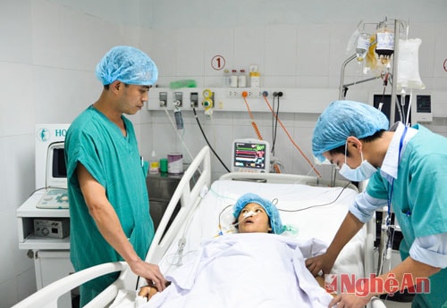 Bệnh nhân được chăm sóc tại Khoa Hồi sức