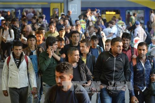 Người di cư tại nhà ga ở Munich. Ảnh: AFP/TTXVN.