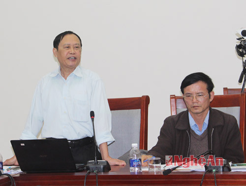 Ông Nguyễn Hồng Sơn – Giám đốc Trung tâm khuyến viên và dịch vụ nghề vườn Việt Nam báo cáo dự án Hương bài.